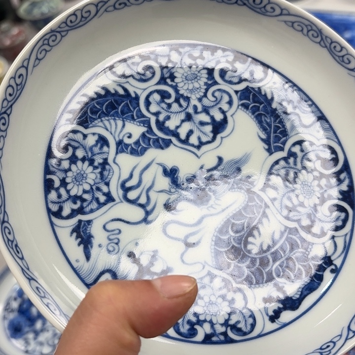 瓷片青花如意穿花龙大胡乘景德镇