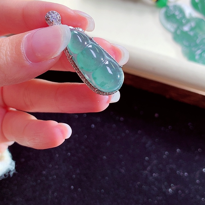 翡翠颈饰未镶嵌天然