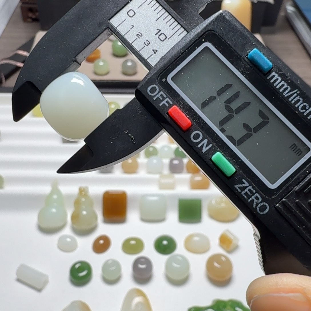 颈饰未镶嵌和田玉毛*富