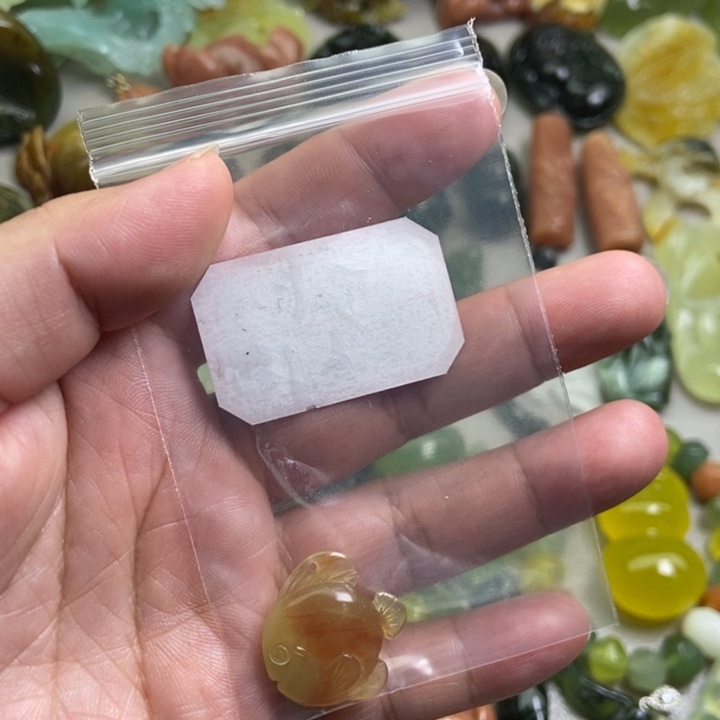 蛇纹石玉挂件未镶嵌