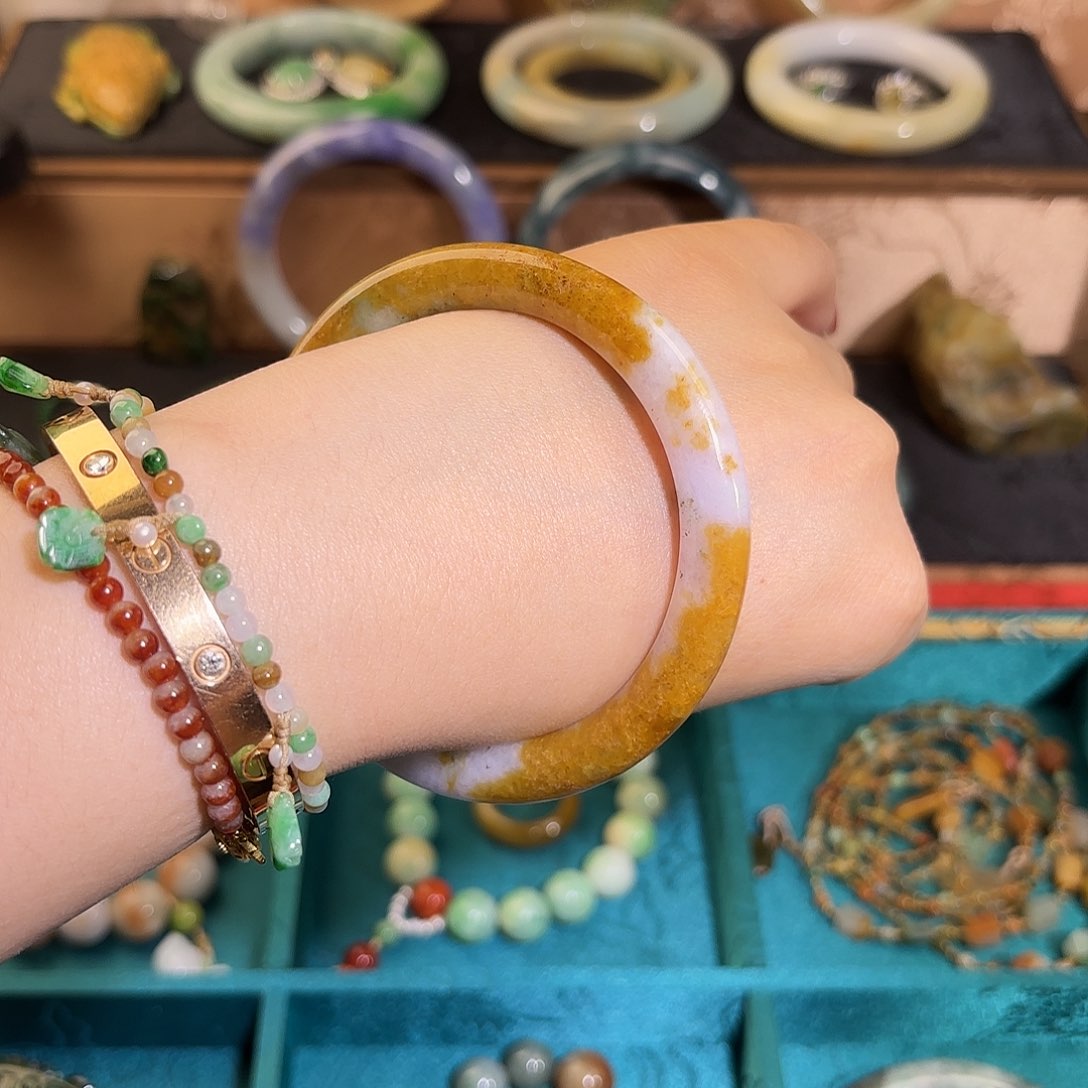 翡翠手镯未镶嵌南齐黄翡