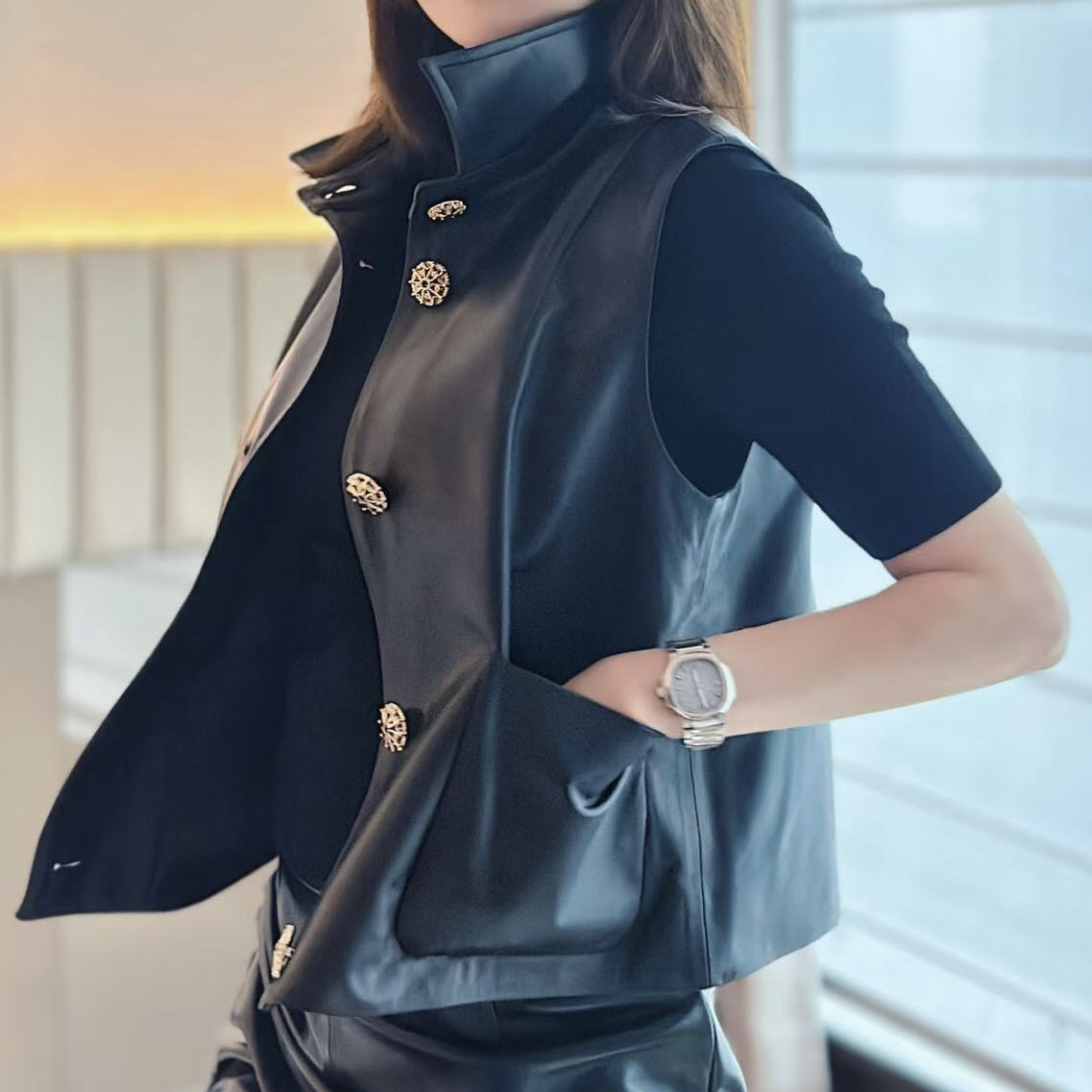 Almonds. 米白色/黑色皮背心极简风秋季常规皮衣翻领日奢风气质