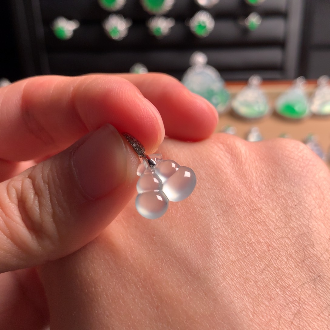 翡翠吊坠(赠链)18K金镶嵌