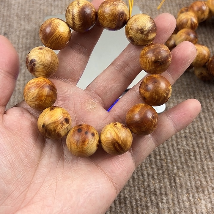 木书*太行崖柏2.0白缝骨料。。。。61克。。。。