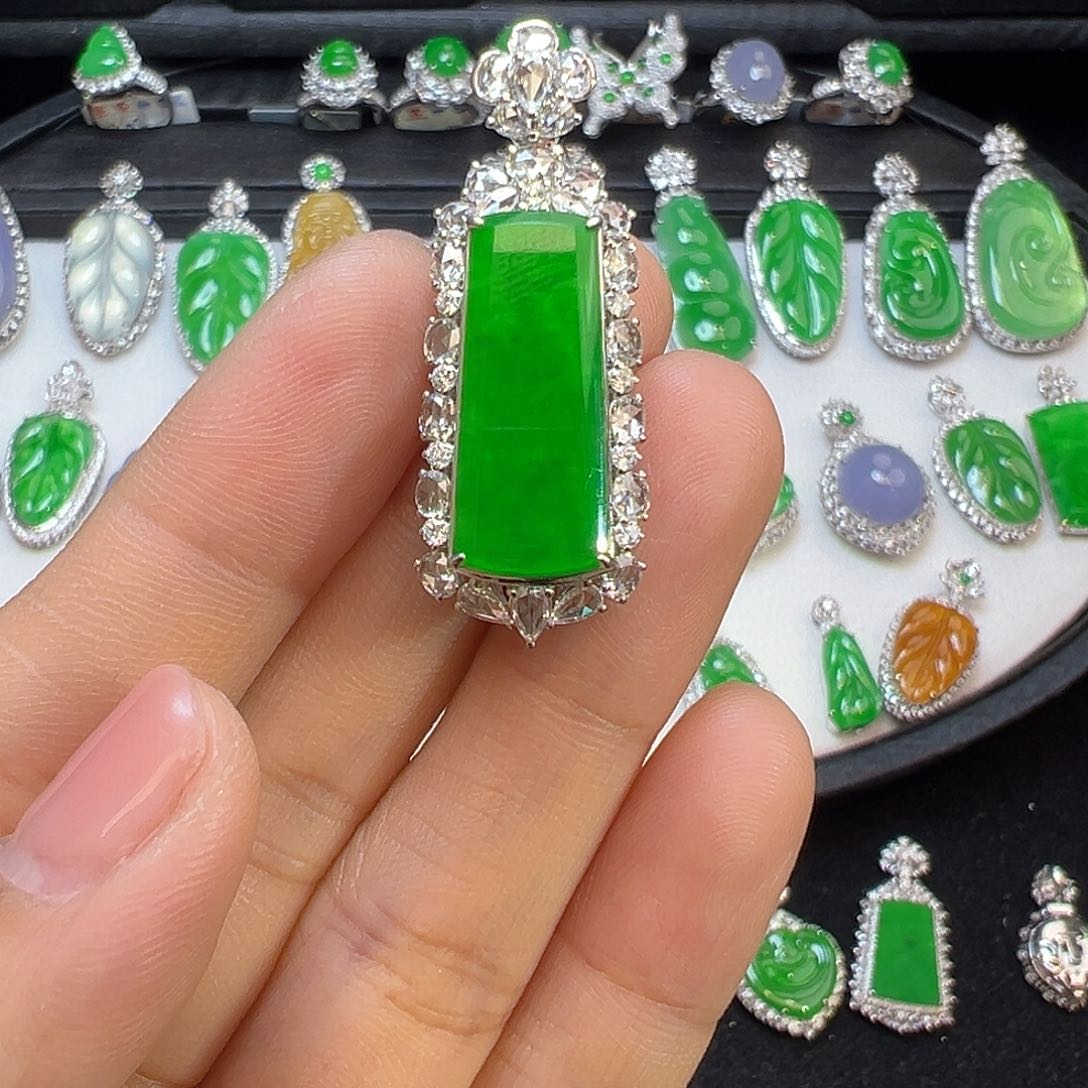 翡翠颈饰18K金镶嵌用****5收到货48小时鉴赏期