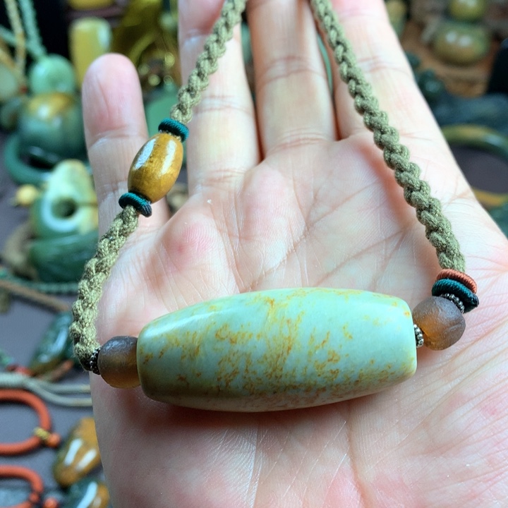 吊坠(赠链)未镶嵌岫岩河磨玉（透闪石质玉）