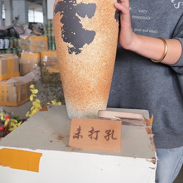 景德镇陶瓷花瓶工厂