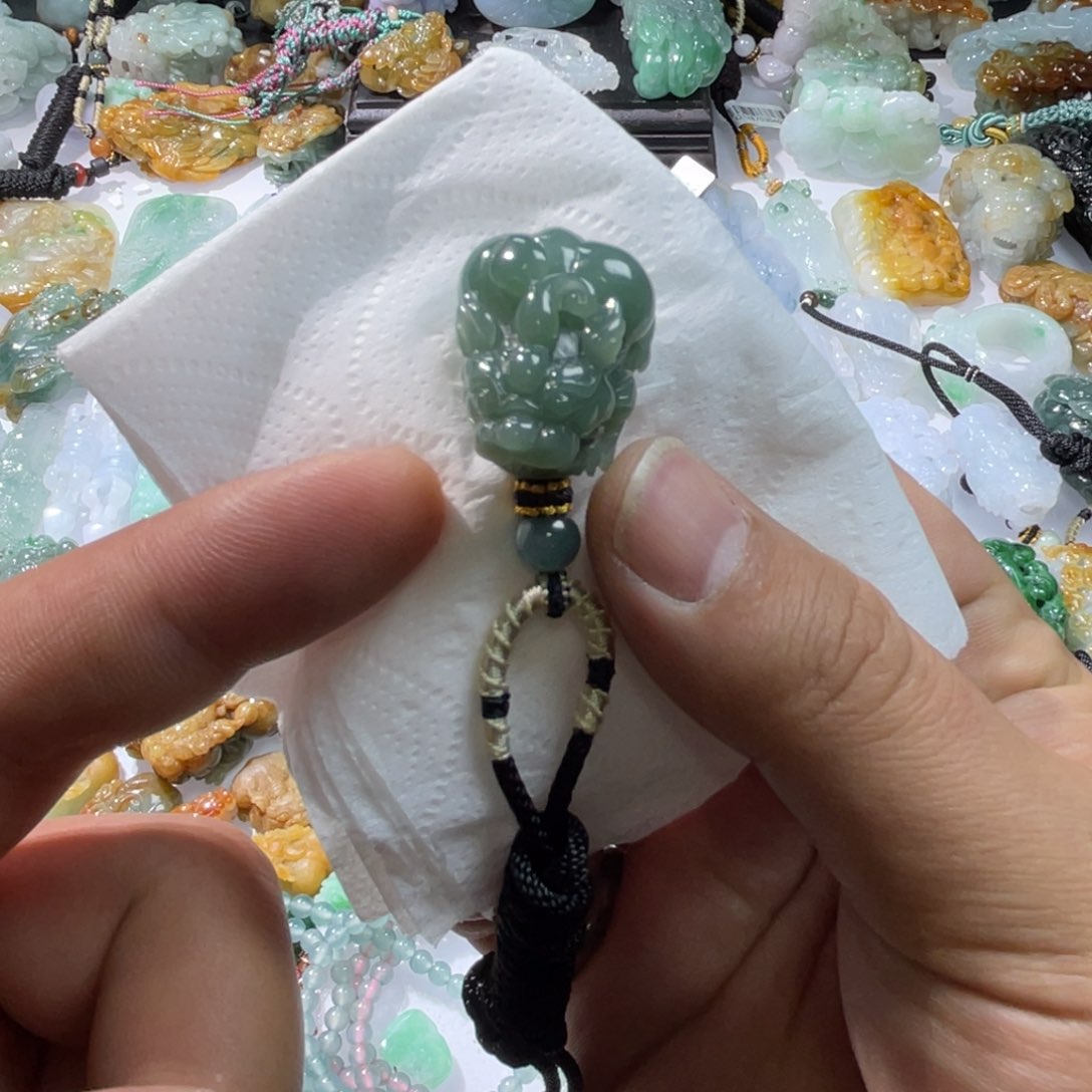 翡翠颈饰未镶嵌天然