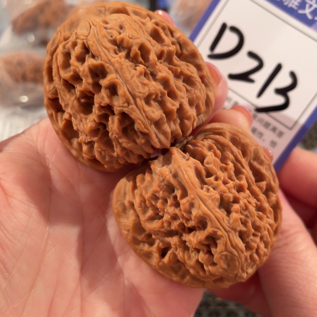 A***融把件文玩核桃D213三角疆44
