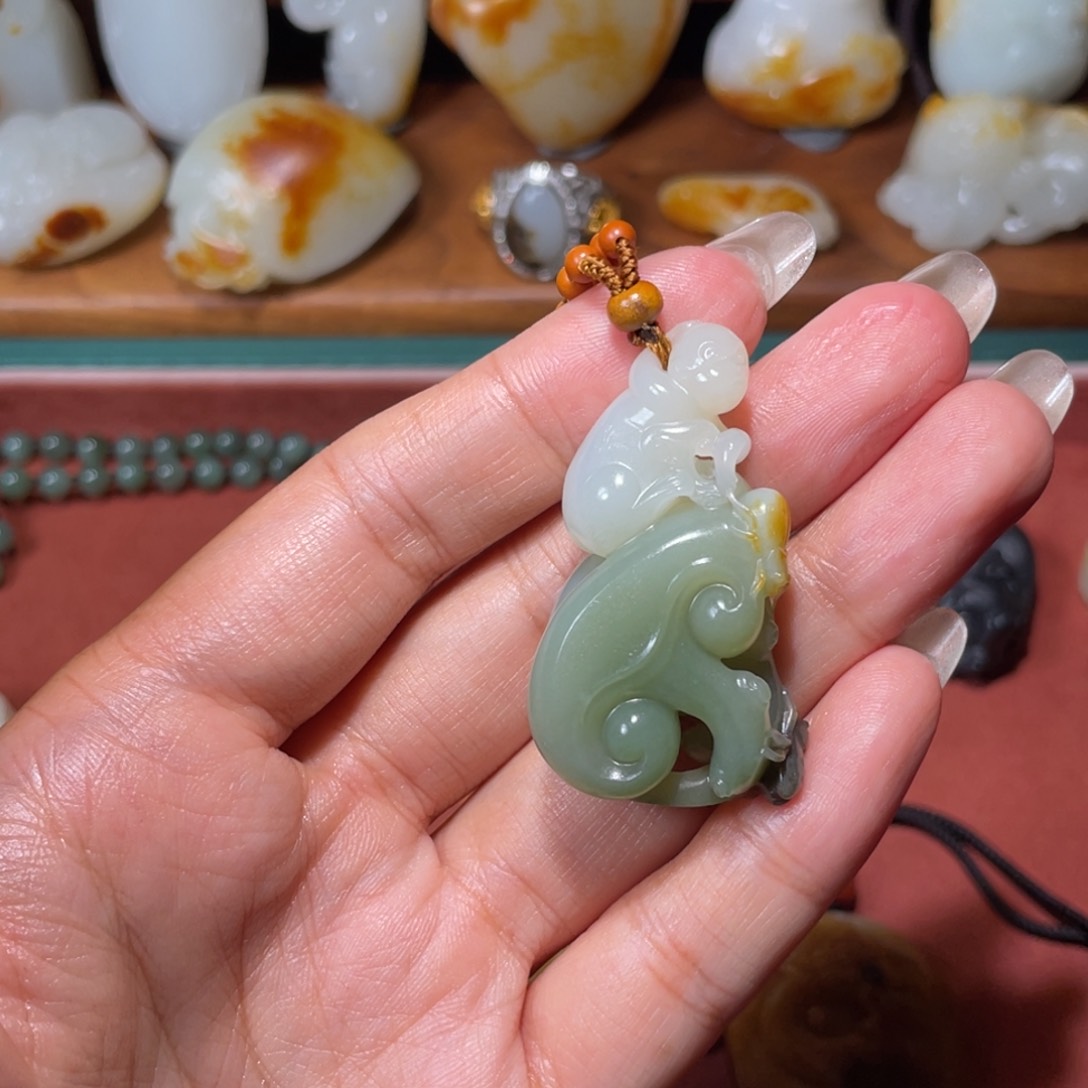 和田玉未镶嵌颈饰