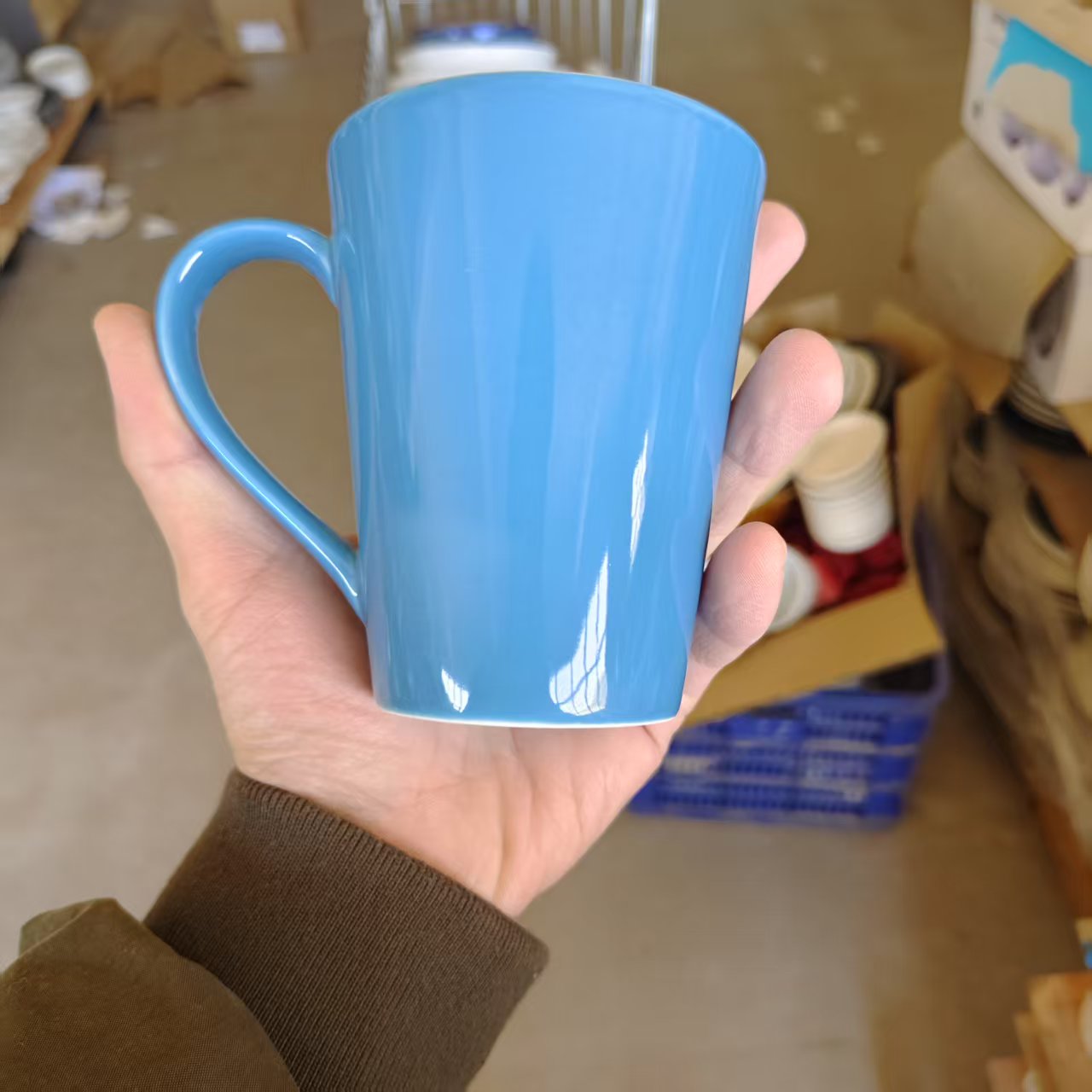 E135 蓝白马克杯