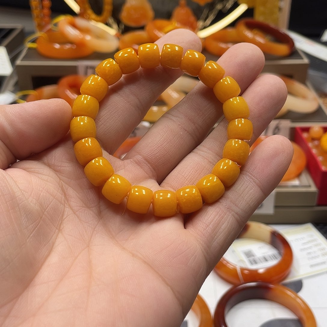 未镶嵌石英质玉（黄龙玉）手镯