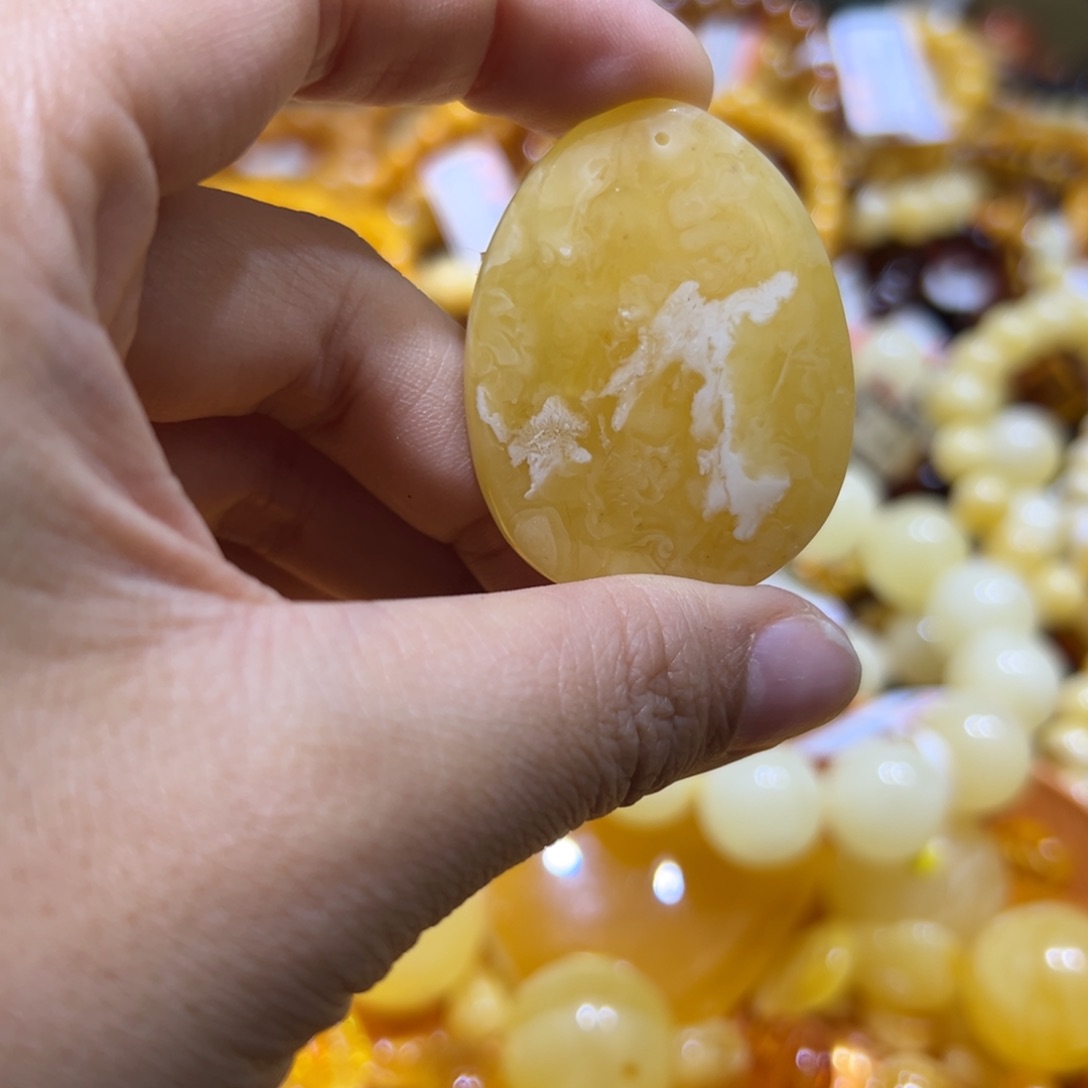 琥珀珠宝奇石未镶嵌