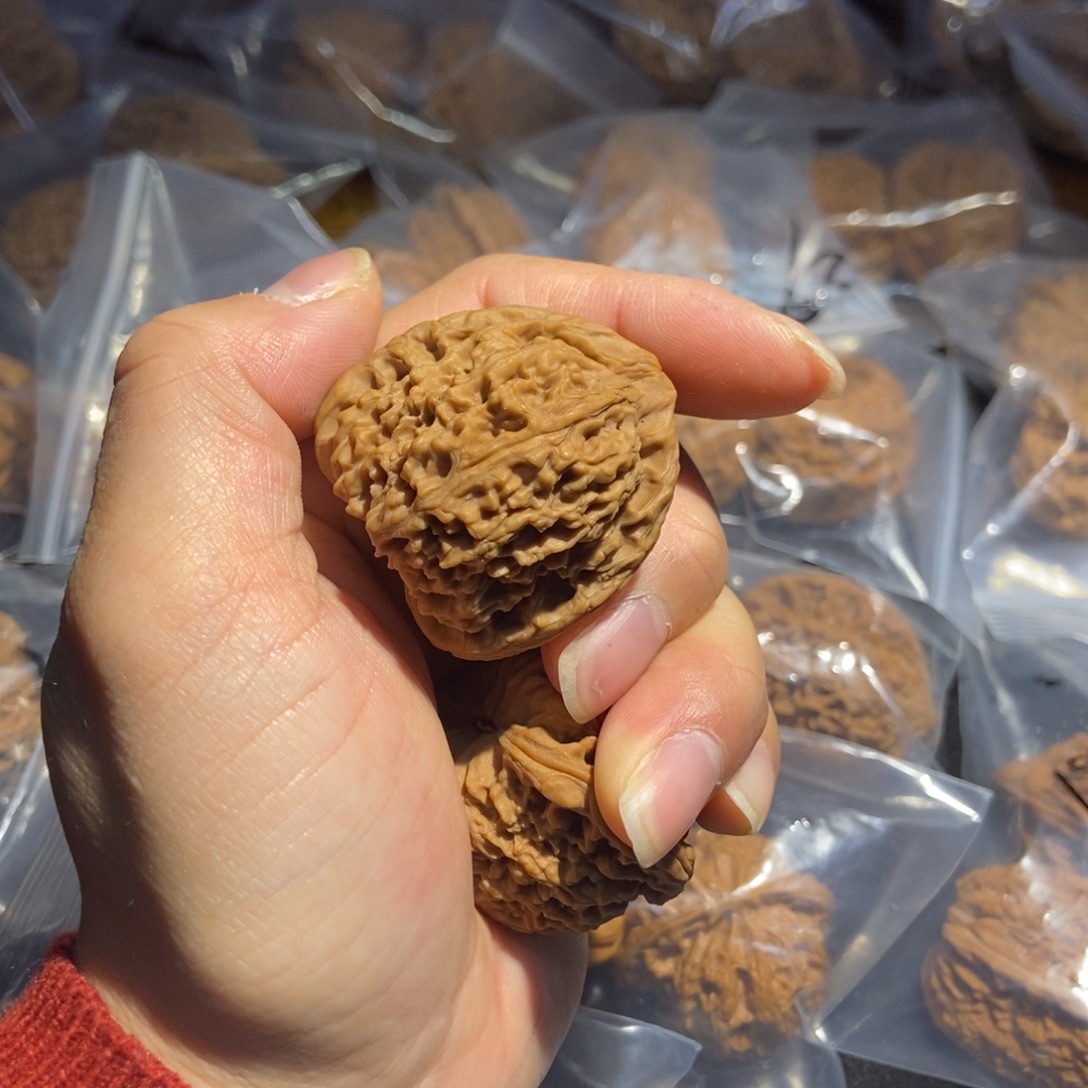 吊坠文玩核桃三角南疆石100