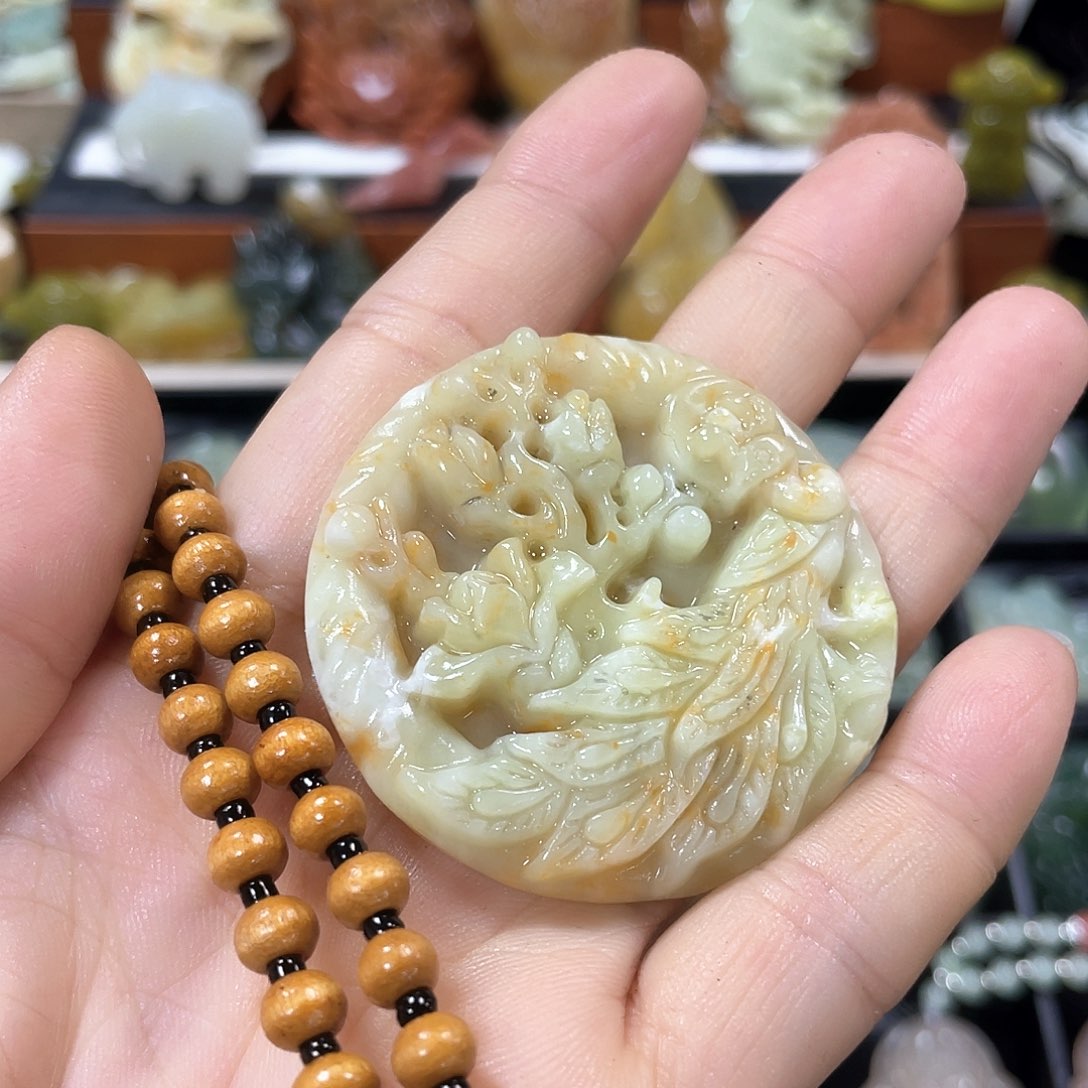 蛇纹石玉颈饰未镶嵌