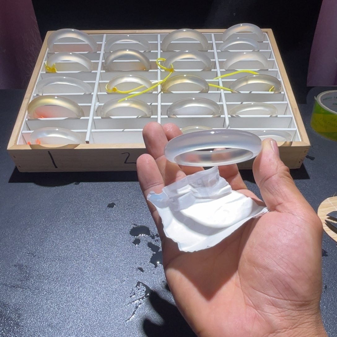 可***喽玛瑙/玉髓手镯合金