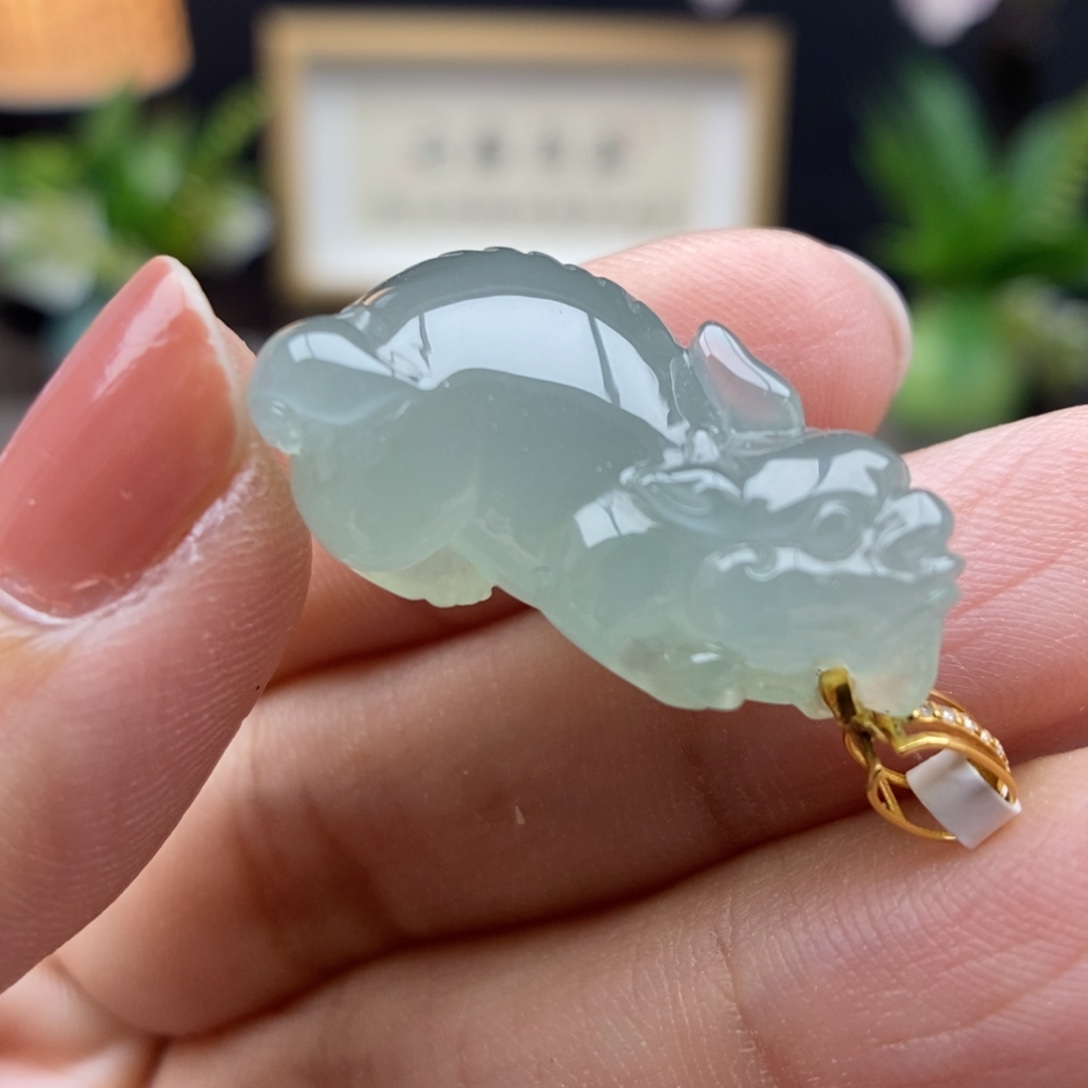 翡翠18K金镶嵌颈饰吊坠64