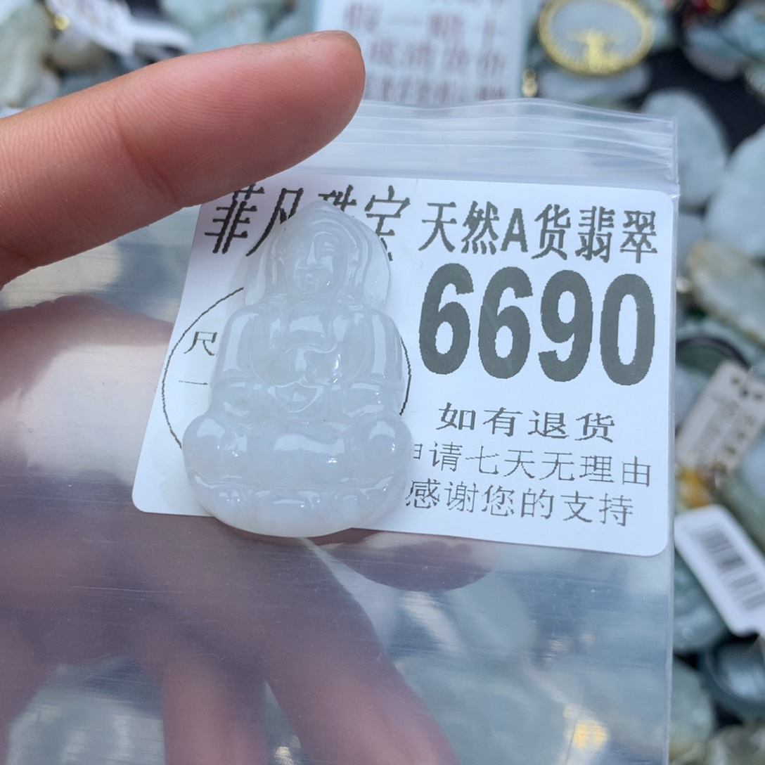 翡翠颈饰未镶嵌6690。