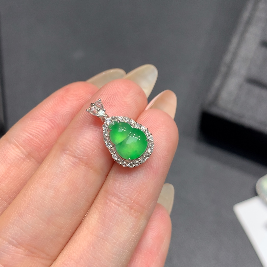 翡翠18K金镶嵌吊坠(赠链)冰绿葫芦吊坠