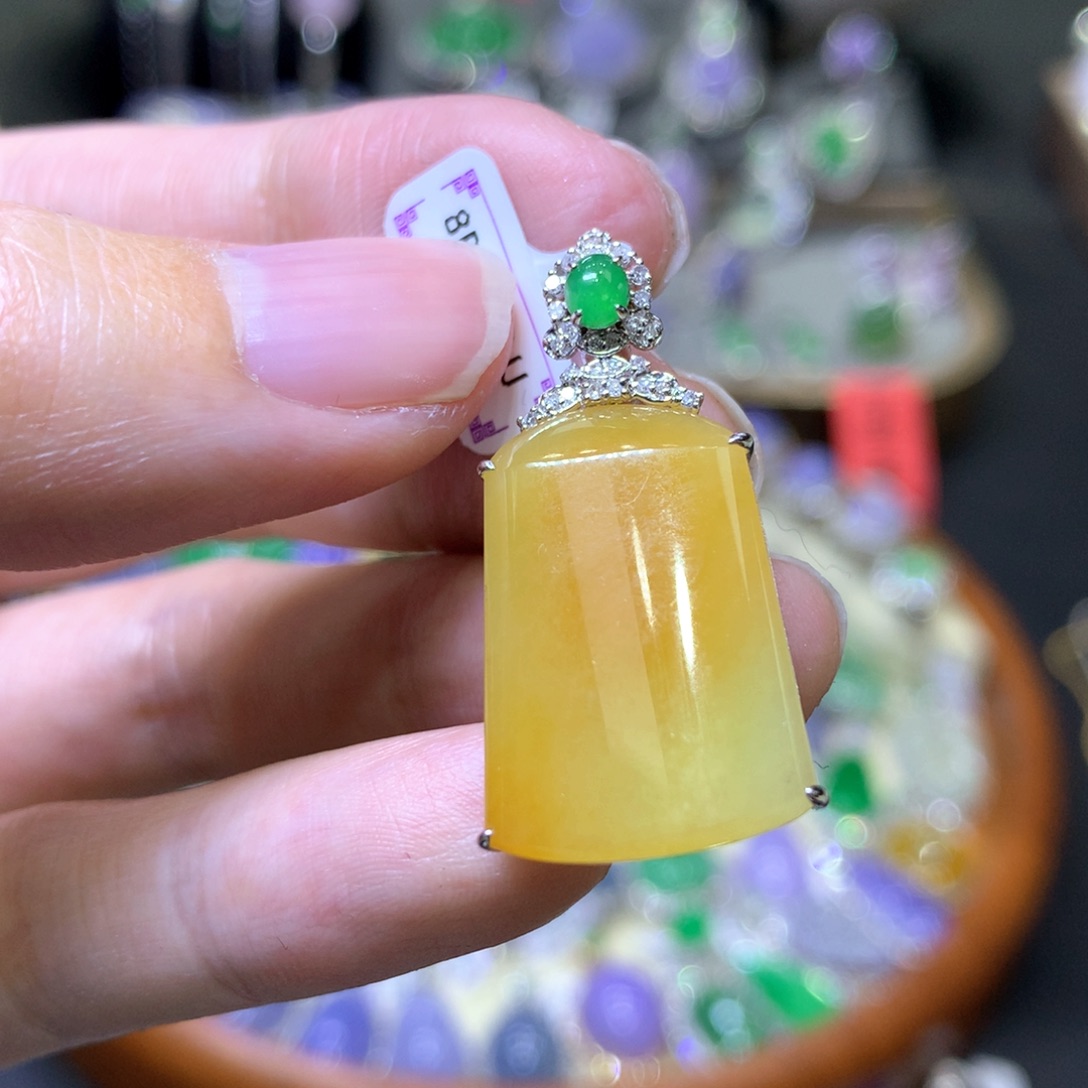 【闪购商品】翡翠颈饰18K金镶嵌翡翠吊坠项链