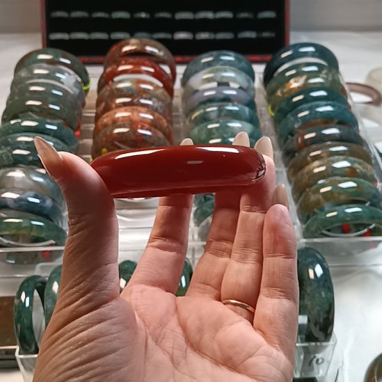 知***乐玛瑙/玉髓未镶嵌手镯