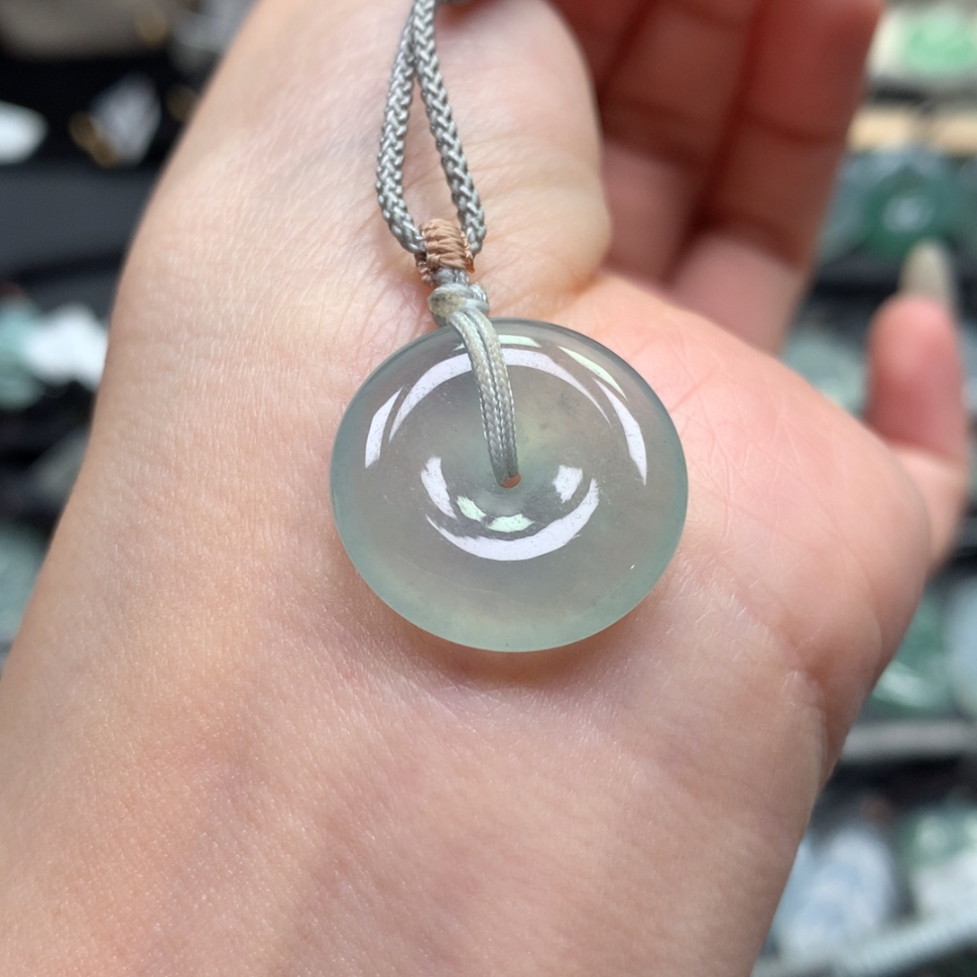 翡翠颈饰未镶嵌扣子