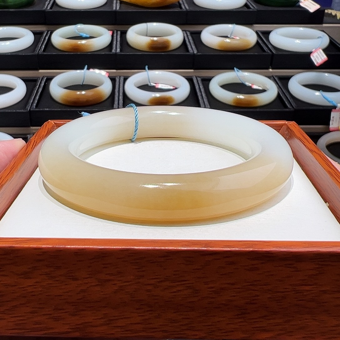 和田玉未镶嵌手镯