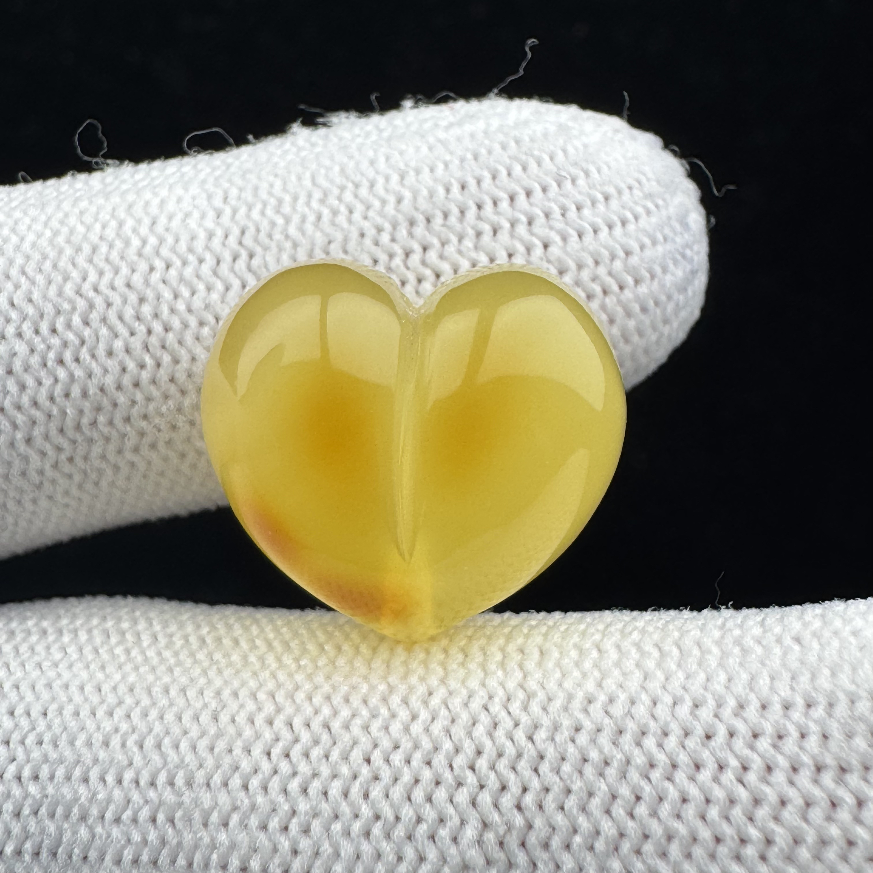 M4512天然蜜蜡爱心 18*16.7mm支持鉴定 假一罚四