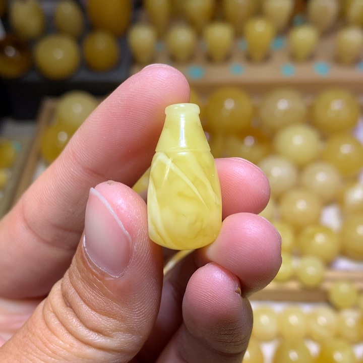 蜜蜡裸石未镶嵌天然俄料白花蜜蜡微瑕三通12.7
