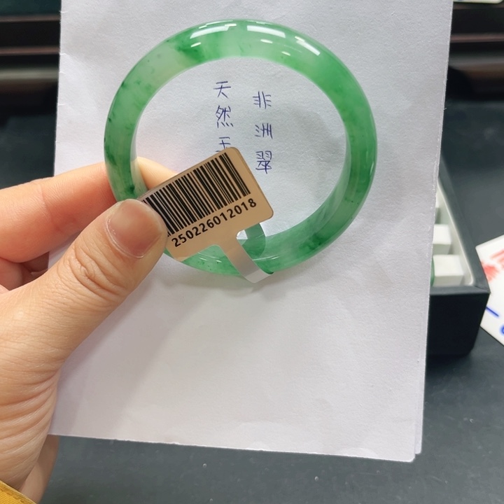 石英质玉（非洲翠）未镶嵌手镯