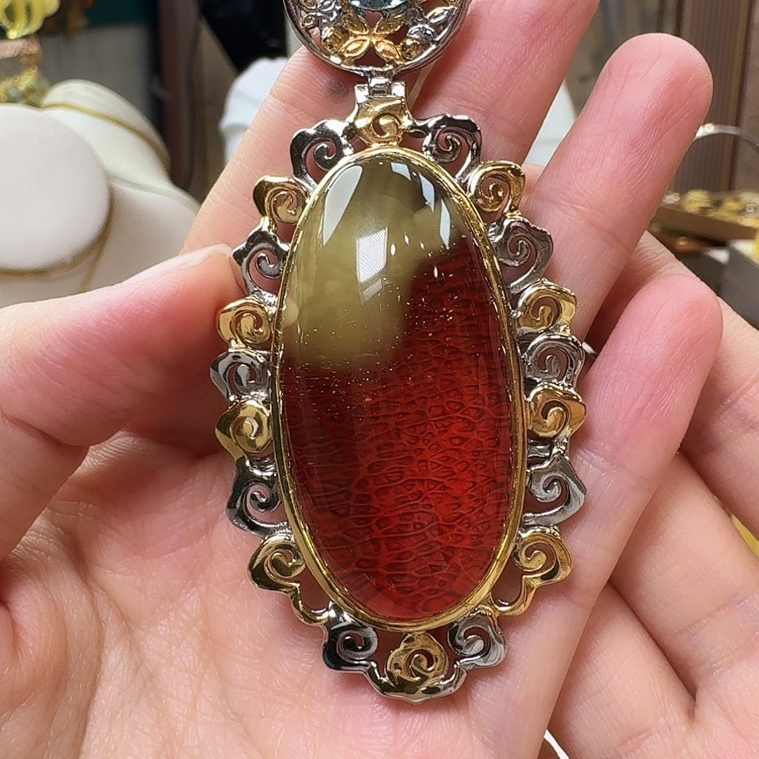 琥珀未镶嵌颈饰吊坠