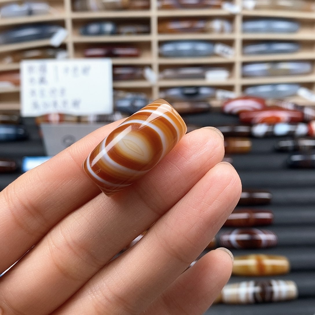 未镶嵌颈饰玛瑙/玉髓?***者