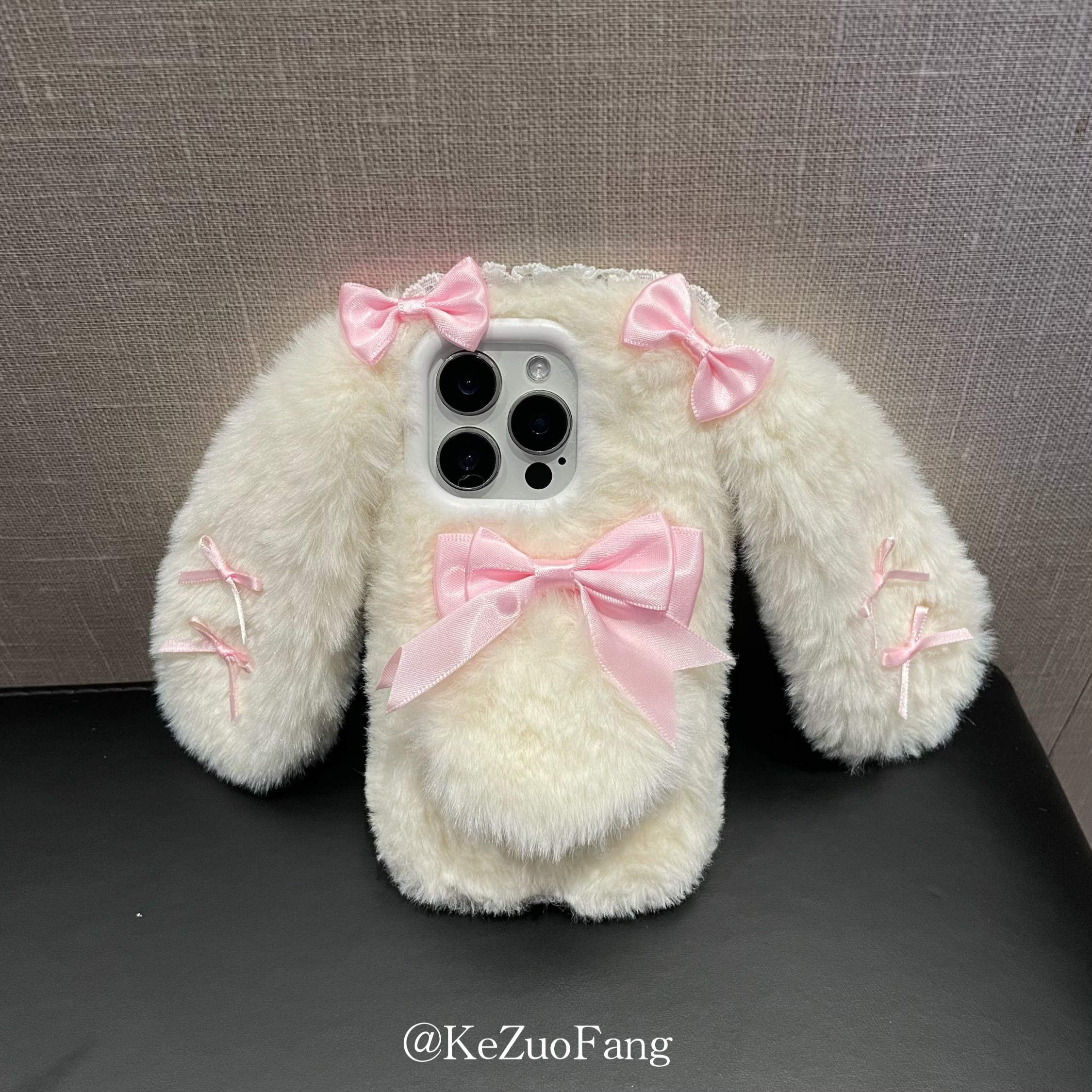 粉色蝴蝶结兔耳朵手机壳适用苹果16Promax可爱毛绒保护套15/14/13