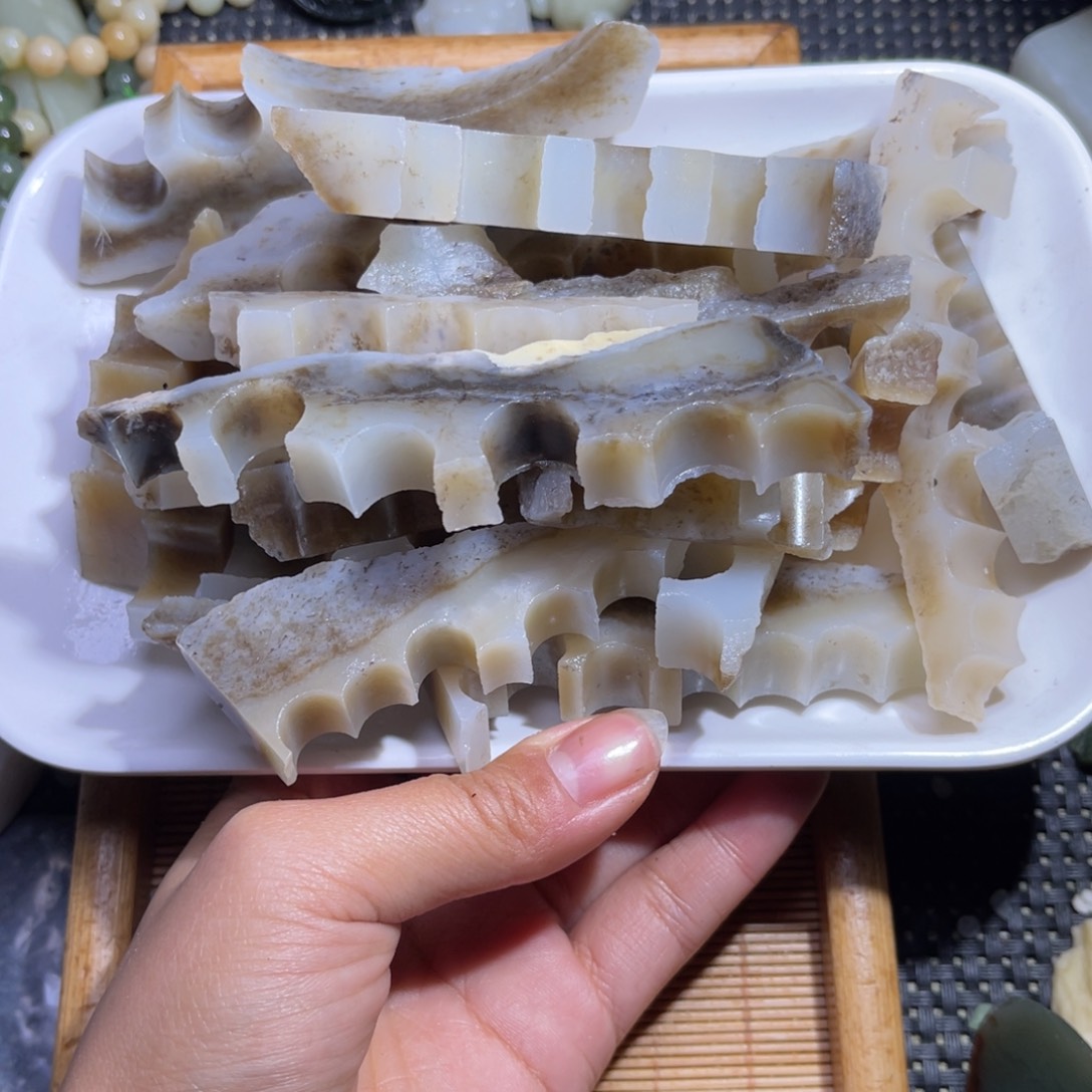 未镶嵌和田玉车挂