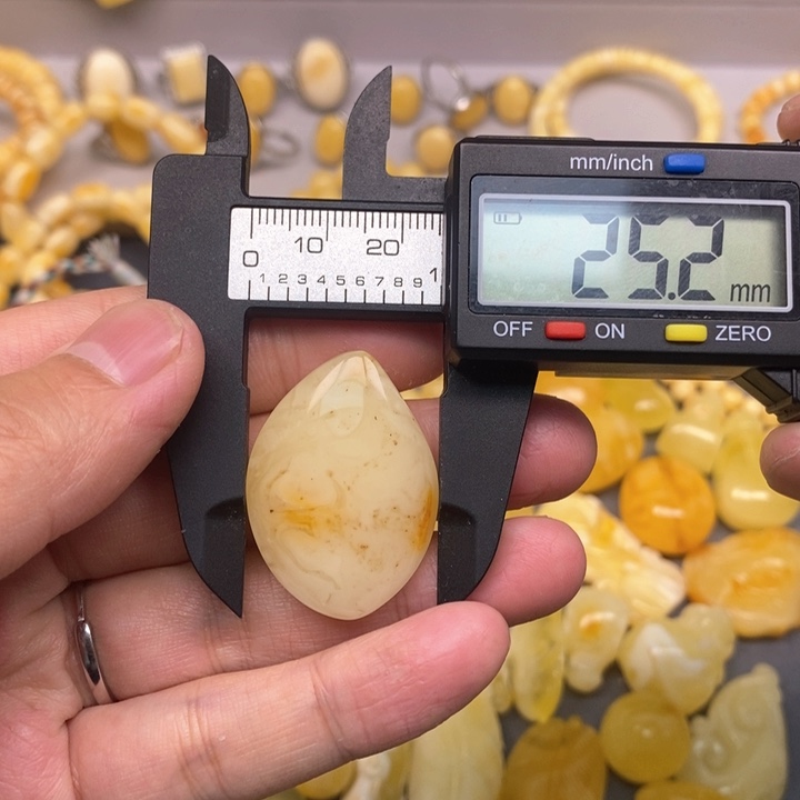 未镶嵌琥珀珠宝奇石