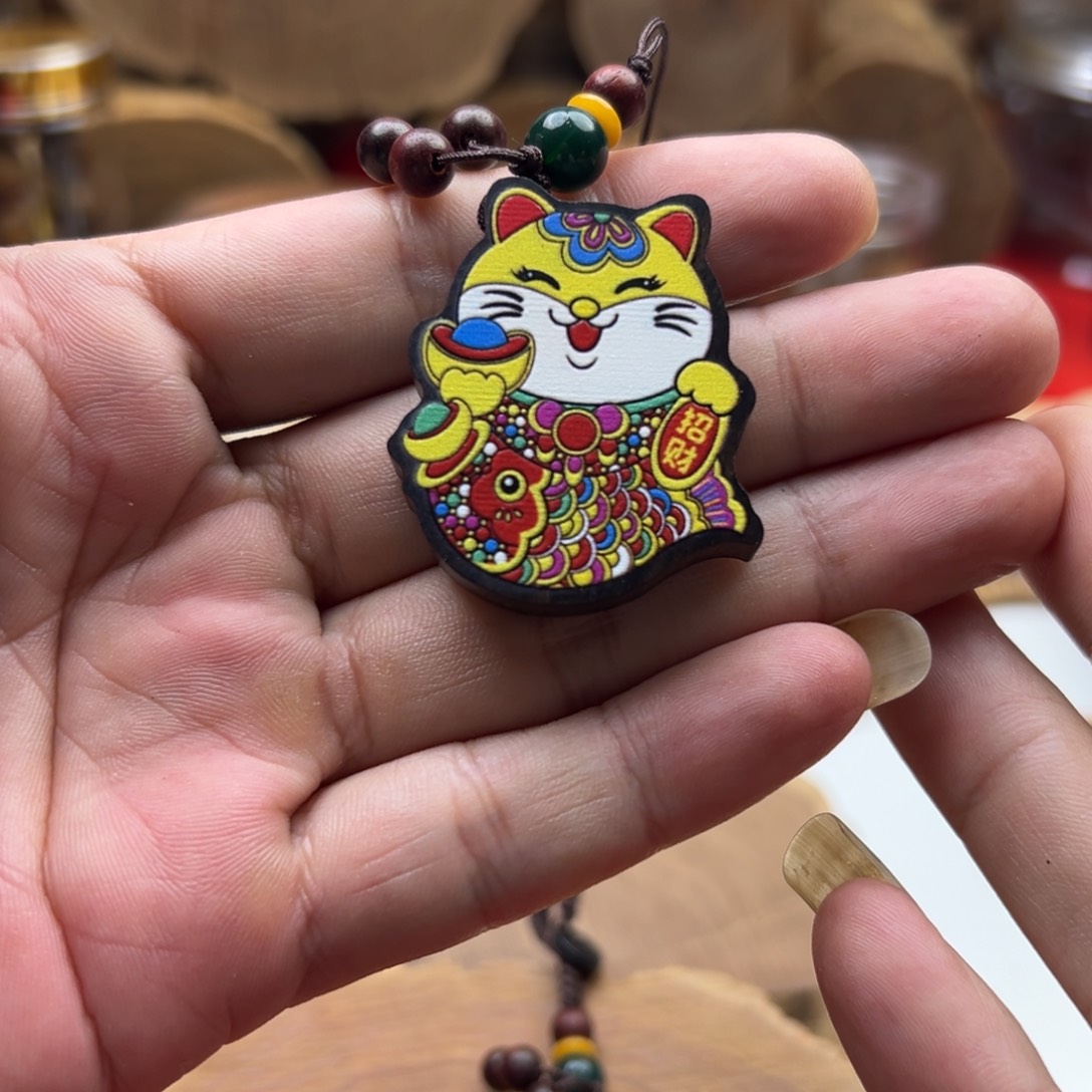 檀香木吊坠彩色招财猫