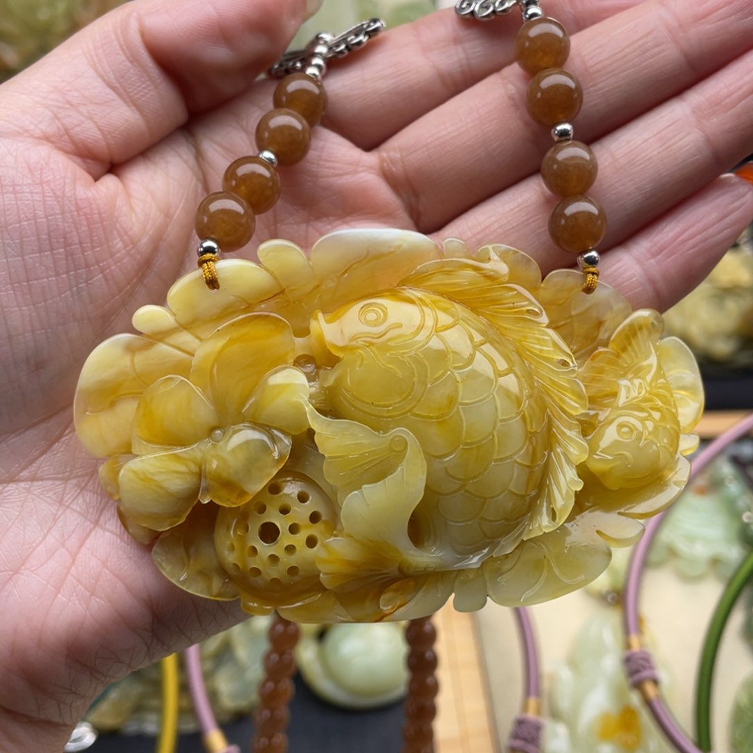 蛇纹石玉颈饰未镶嵌