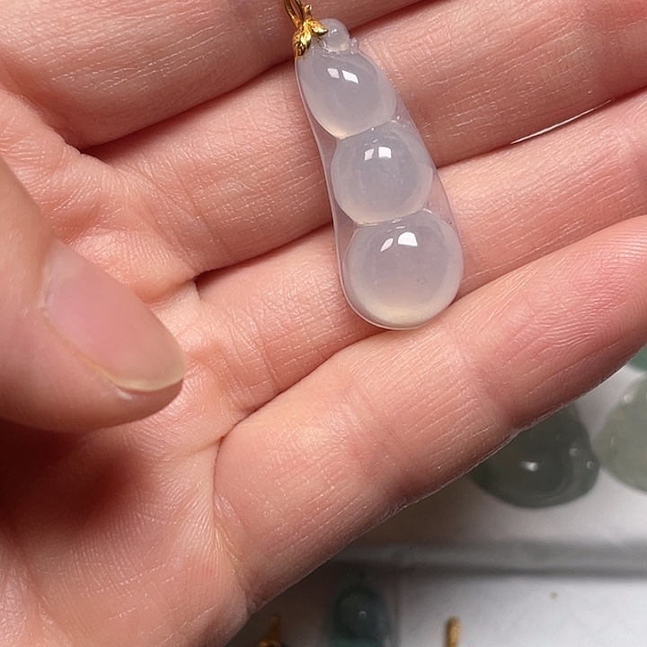 翡翠足金镶嵌颈饰翡翠