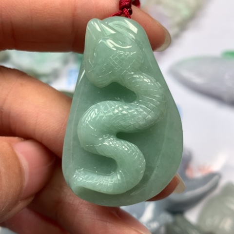 翡翠颈饰未镶嵌翡翠