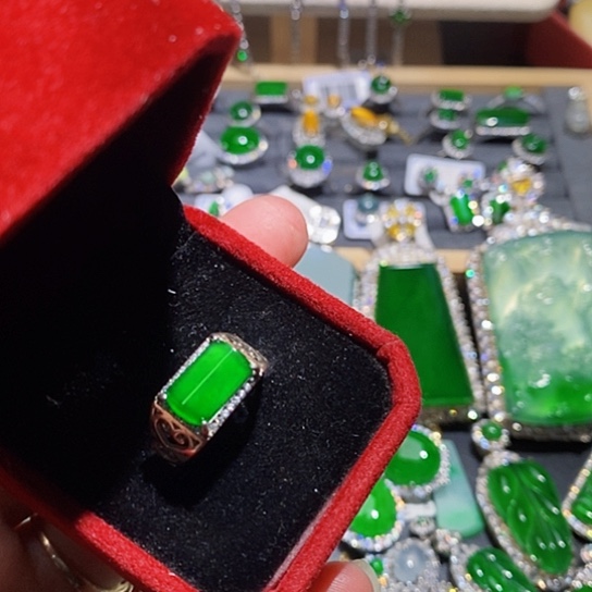 翡翠未镶嵌戒指戒指