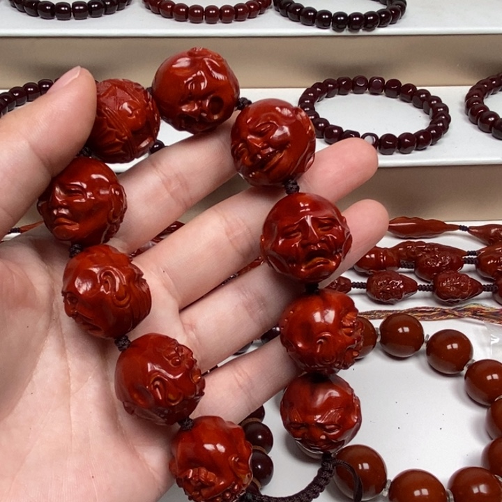 神***皇橄榄核雕刻工艺的发展