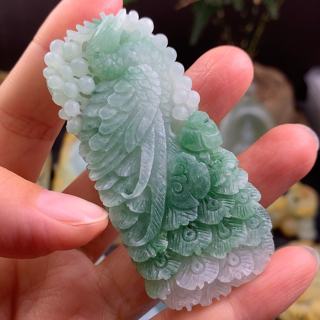 定制翡翠未镶嵌孔雀