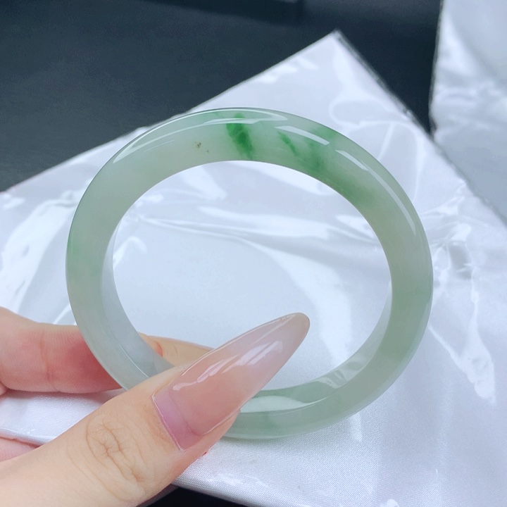 翡翠手镯未镶嵌53-54圈口