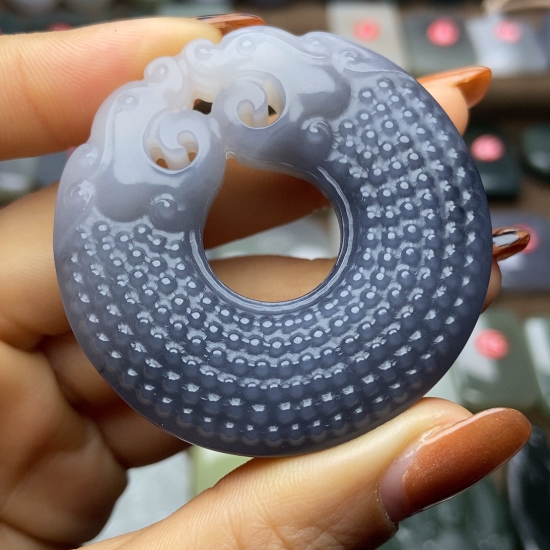 行***远和田玉未镶嵌颈饰