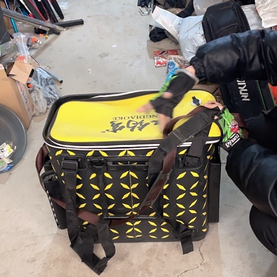 黑黄鱼护桶48厘米。      瑕疵有点土