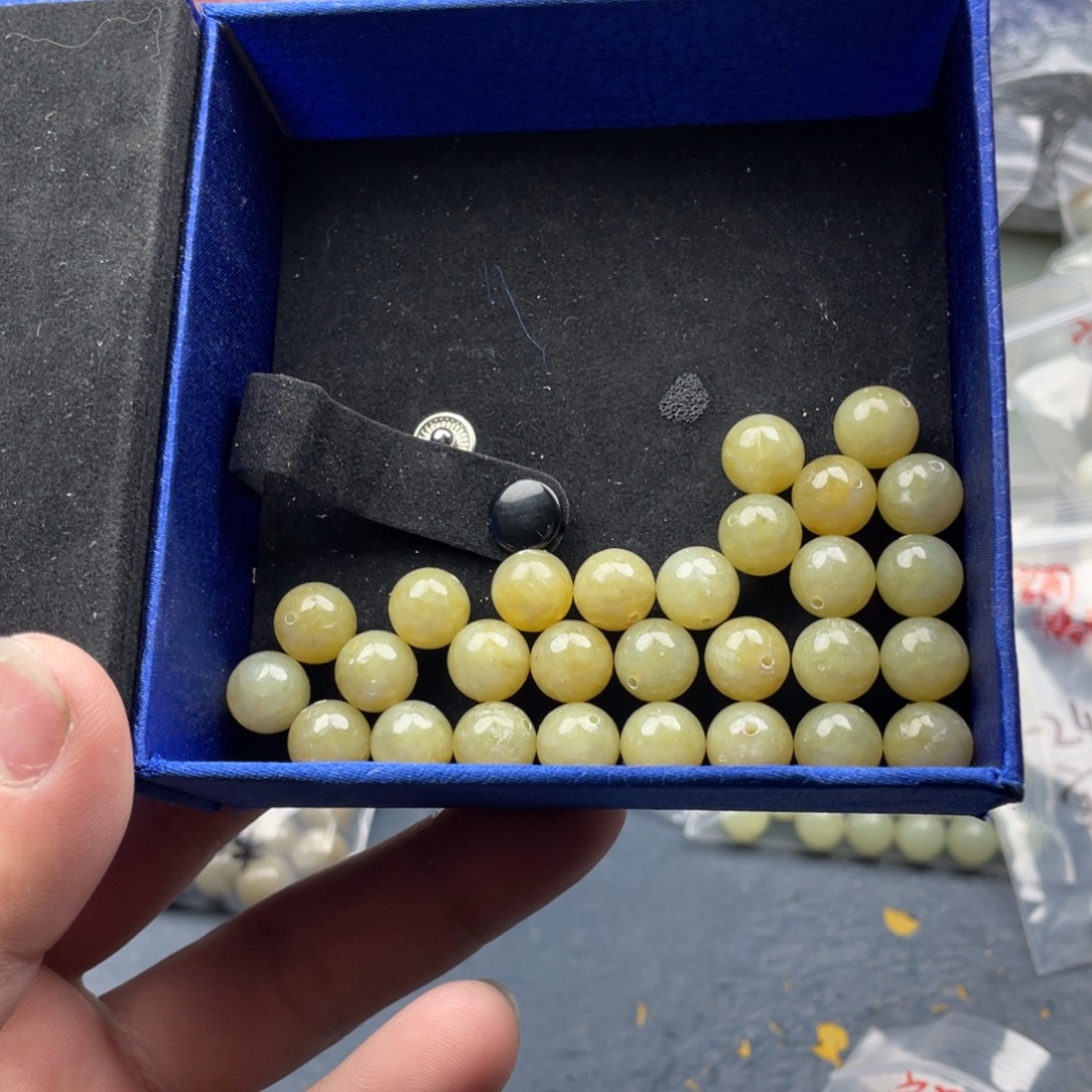 莓****和田玉未镶嵌珠宝奇石