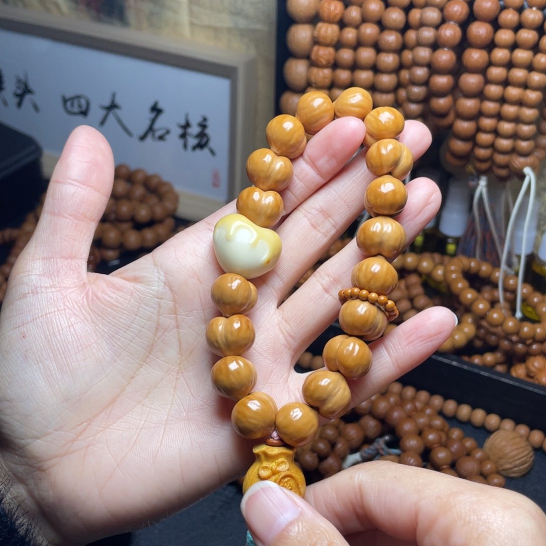 吊坠猴头核桃屁桃