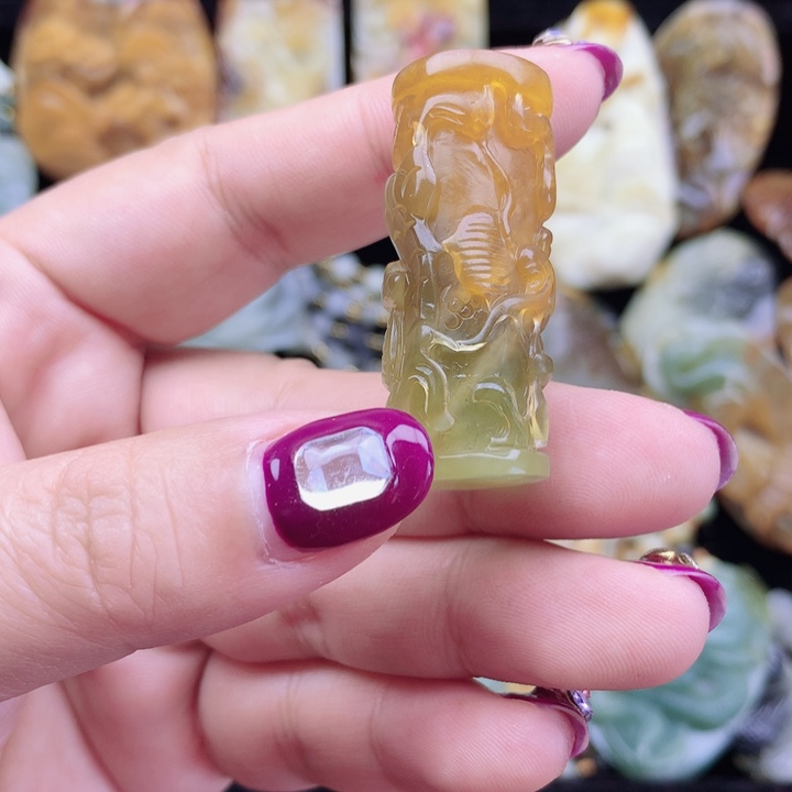 蛇纹石玉挂坠未镶嵌