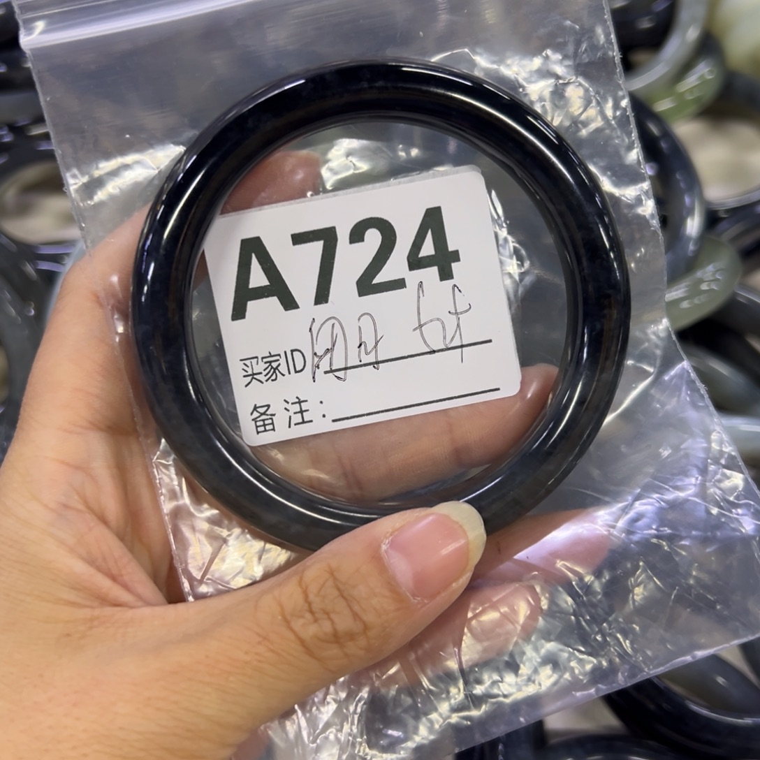 闭***花蛇纹石玉未镶嵌手镯