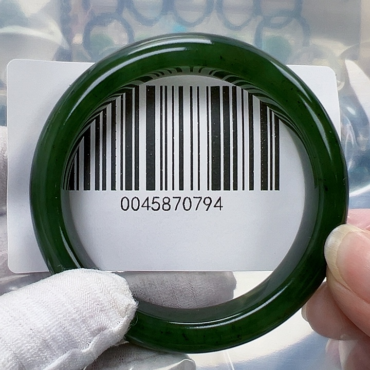 和田玉未镶嵌手镯微瑕54